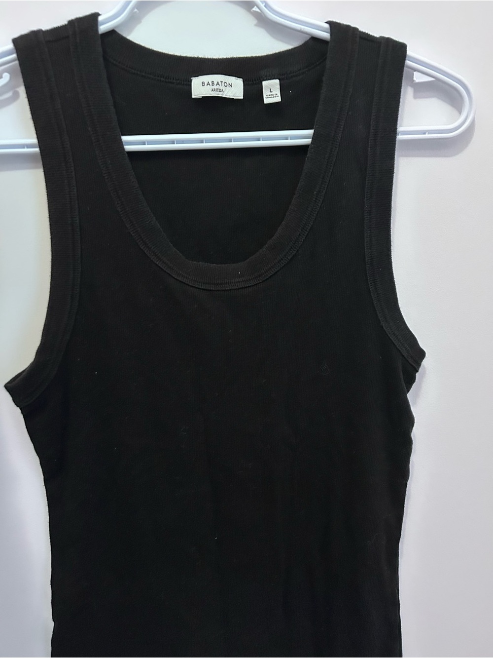 Babaton Black Ribbed Scoop Tank